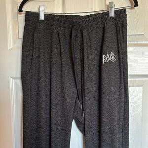 Outdoor Voices men’s dark blue tapered leg jogger pants size medium